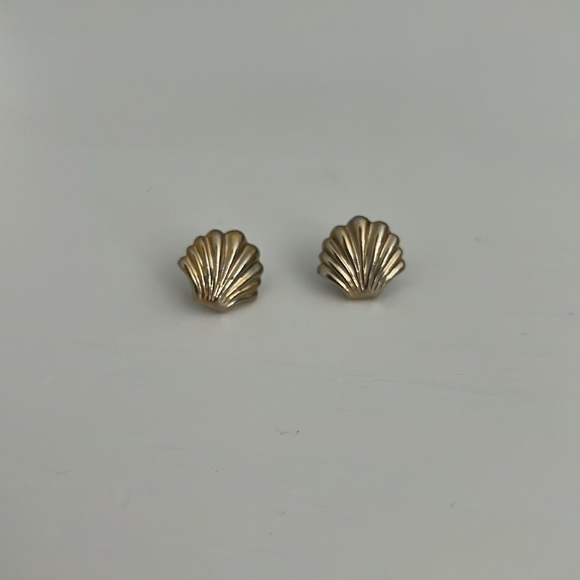 Faux Gold Seashell Studs - Picture 4 of 7